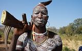 Ethiopia - Tribu etnia Mursi - 33 - Uomo con kalashnikov